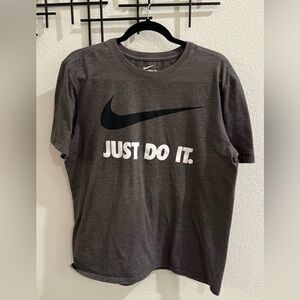 Nike “Just Do It” Graphic Tee | Men’s Large | Gray